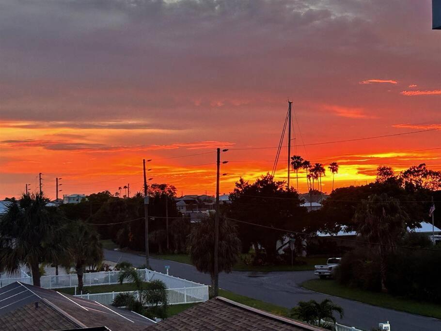 5 Bed3Bath Waterfront Pool Home With Full Gym, Office, And Heated Pool! Hernando Beach Eksteriør bilde
