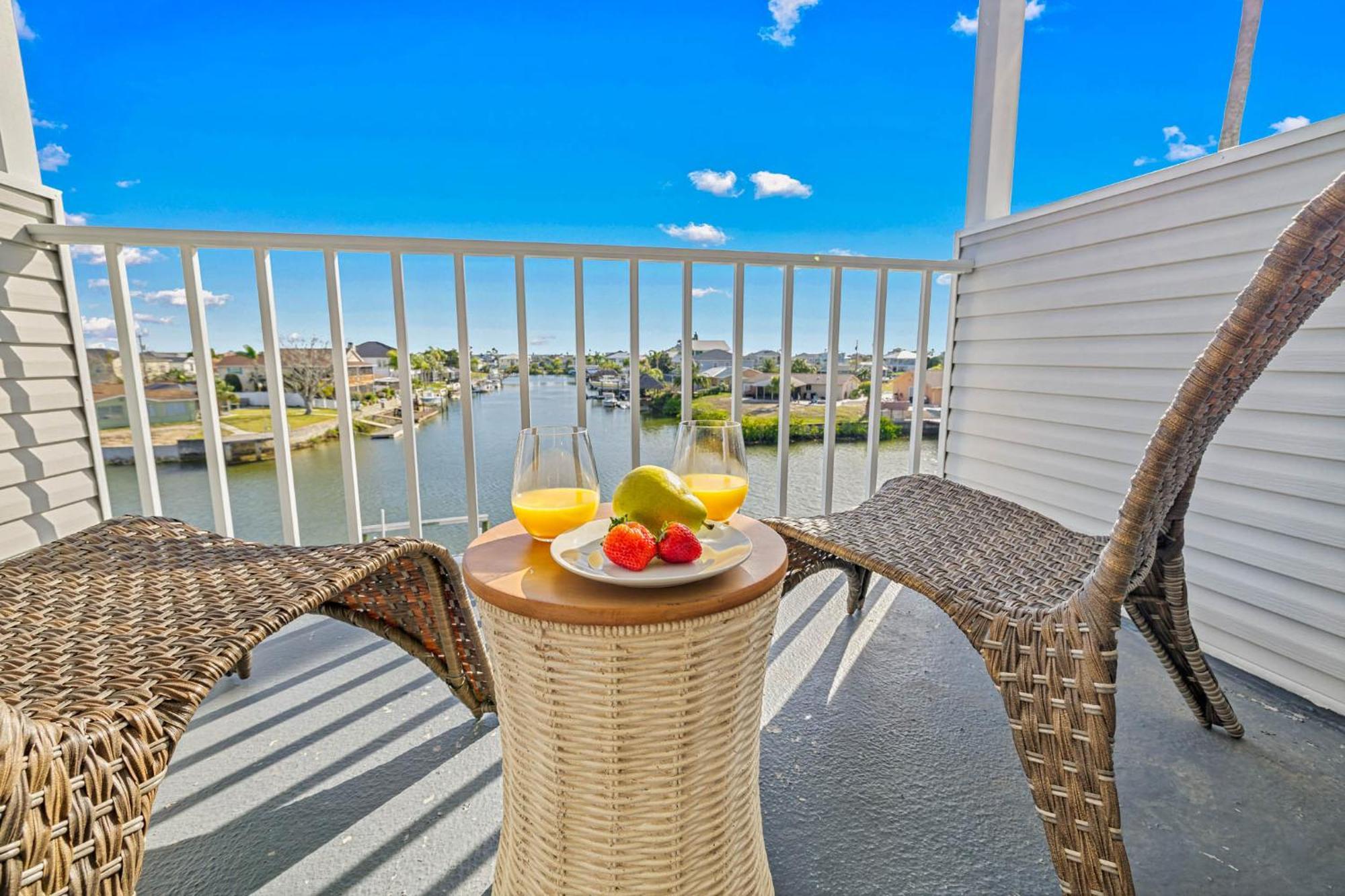 5 Bed3Bath Waterfront Pool Home With Full Gym, Office, And Heated Pool! Hernando Beach Eksteriør bilde