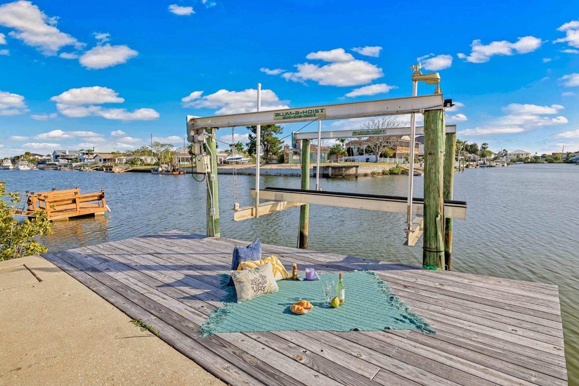 5 Bed3Bath Waterfront Pool Home With Full Gym, Office, And Heated Pool! Hernando Beach Eksteriør bilde