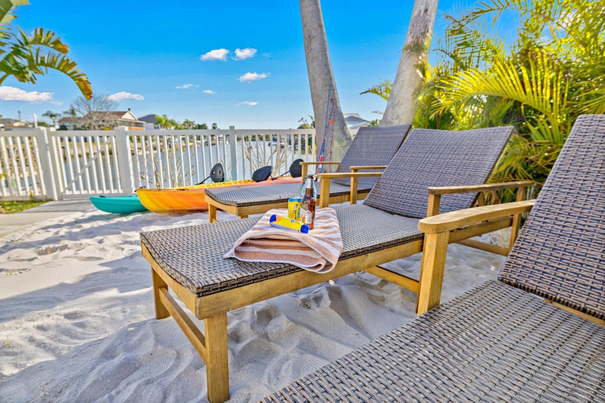 5 Bed3Bath Waterfront Pool Home With Full Gym, Office, And Heated Pool! Hernando Beach Eksteriør bilde