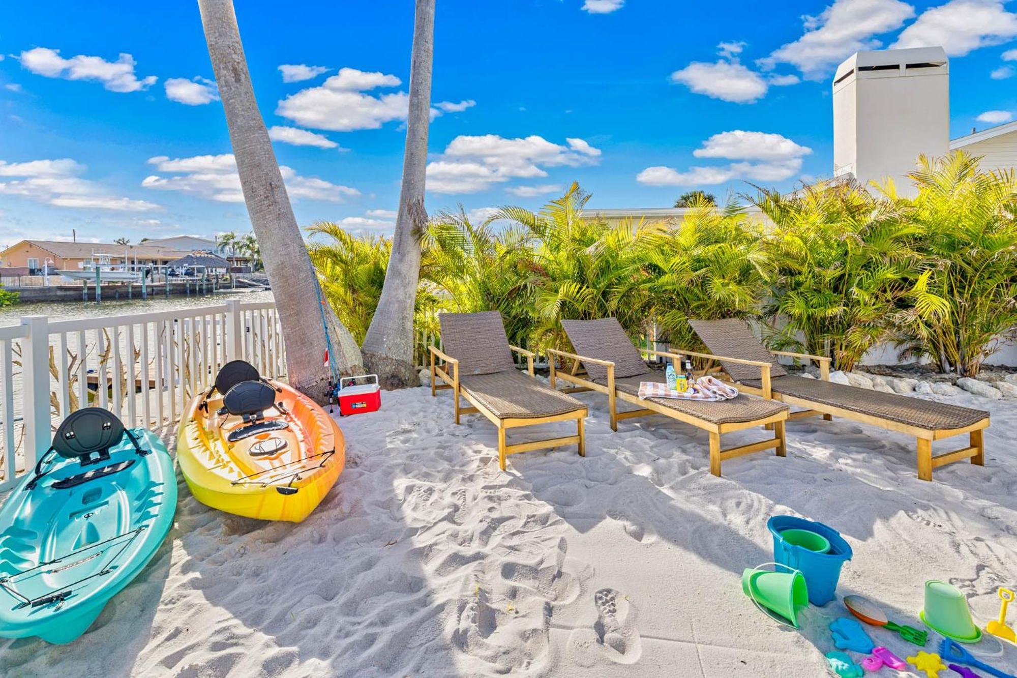5 Bed3Bath Waterfront Pool Home With Full Gym, Office, And Heated Pool! Hernando Beach Eksteriør bilde