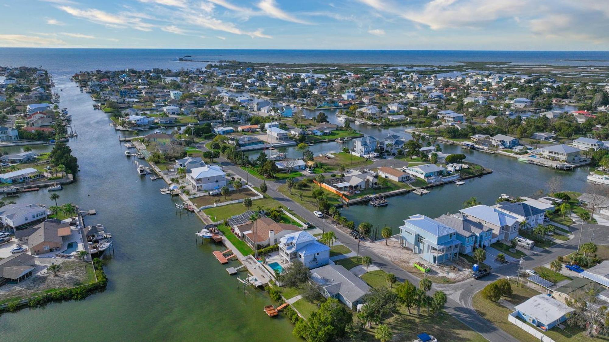 5 Bed3Bath Waterfront Pool Home With Full Gym, Office, And Heated Pool! Hernando Beach Eksteriør bilde